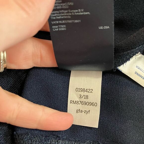 Tommy Hilfiger | Navy V-Neck Top | Large - Picture 9 of 10